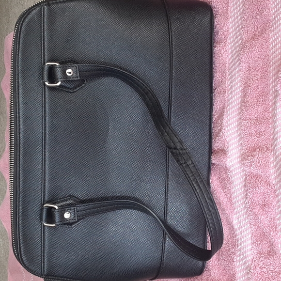 Kenneth Cole Reaction Purse - Picture 5 of 6
